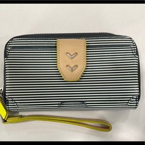 Stella and Dot Madison Tech Wallet
